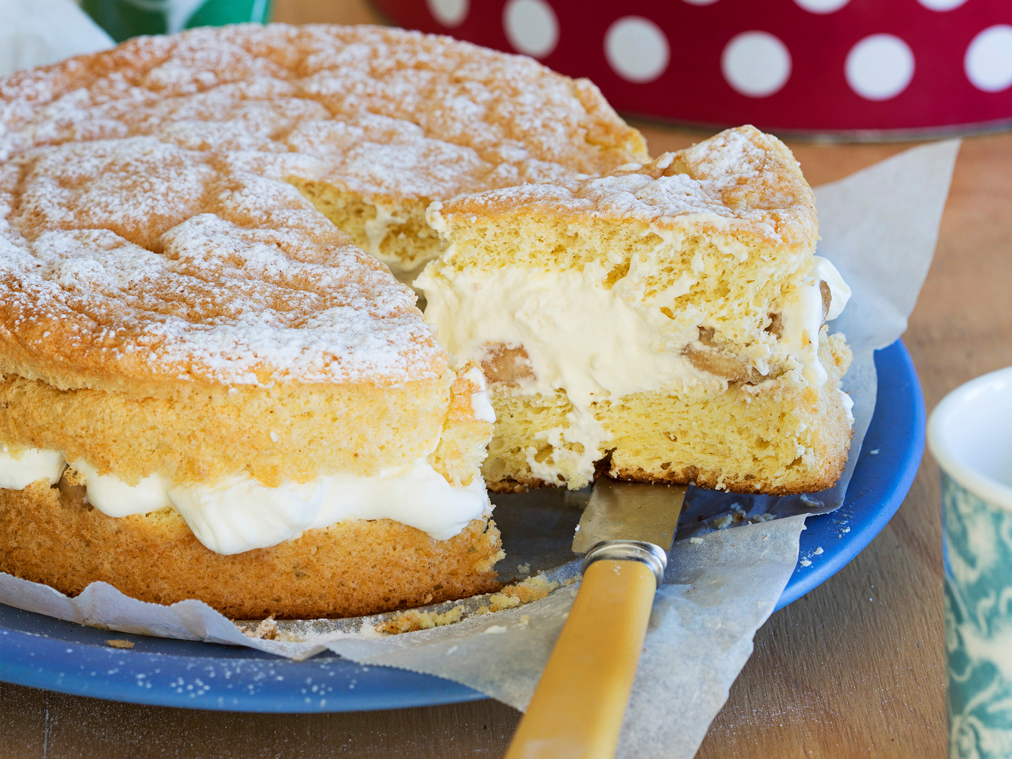 Ginger sponge with feijoa cream filling